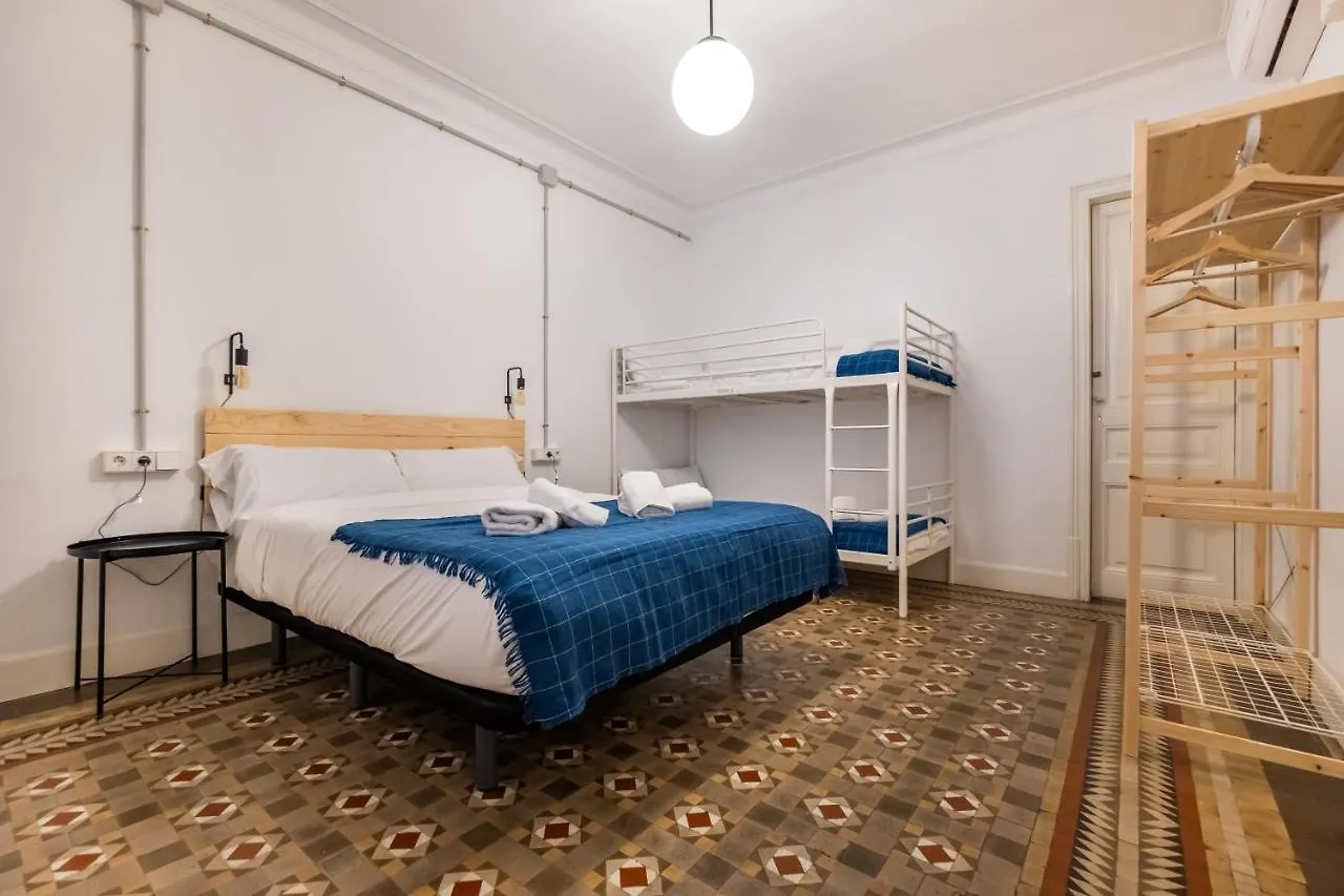 Modernist Apartment For Large Groups In Eixample Barcelone