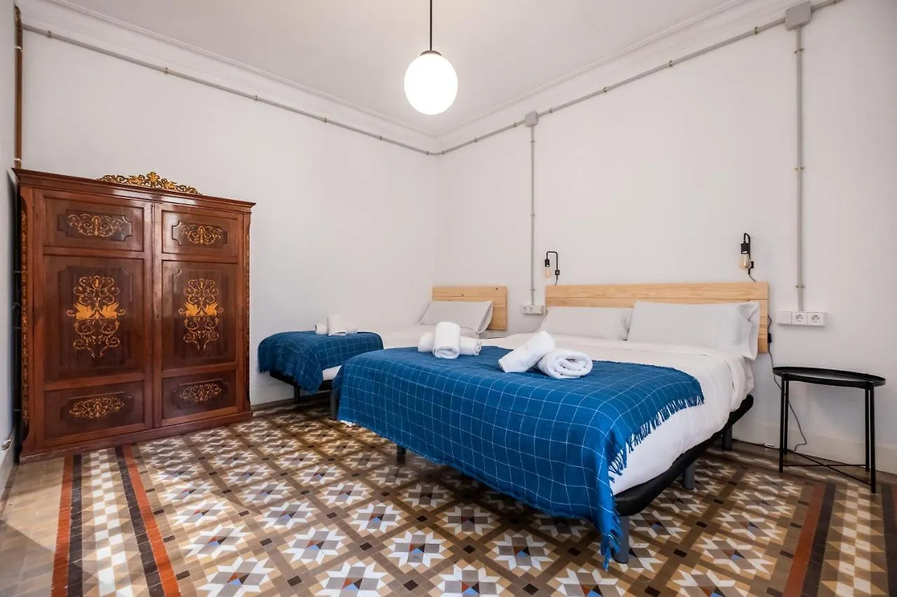 Modernist Apartment For Large Groups In Eixample Barcelone Espagne