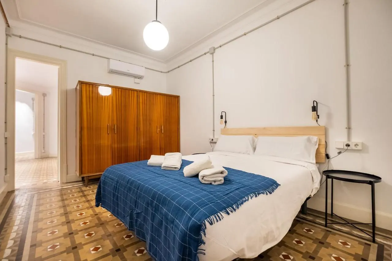 Modernist Apartment For Large Groups In Eixample Barcelone Espagne