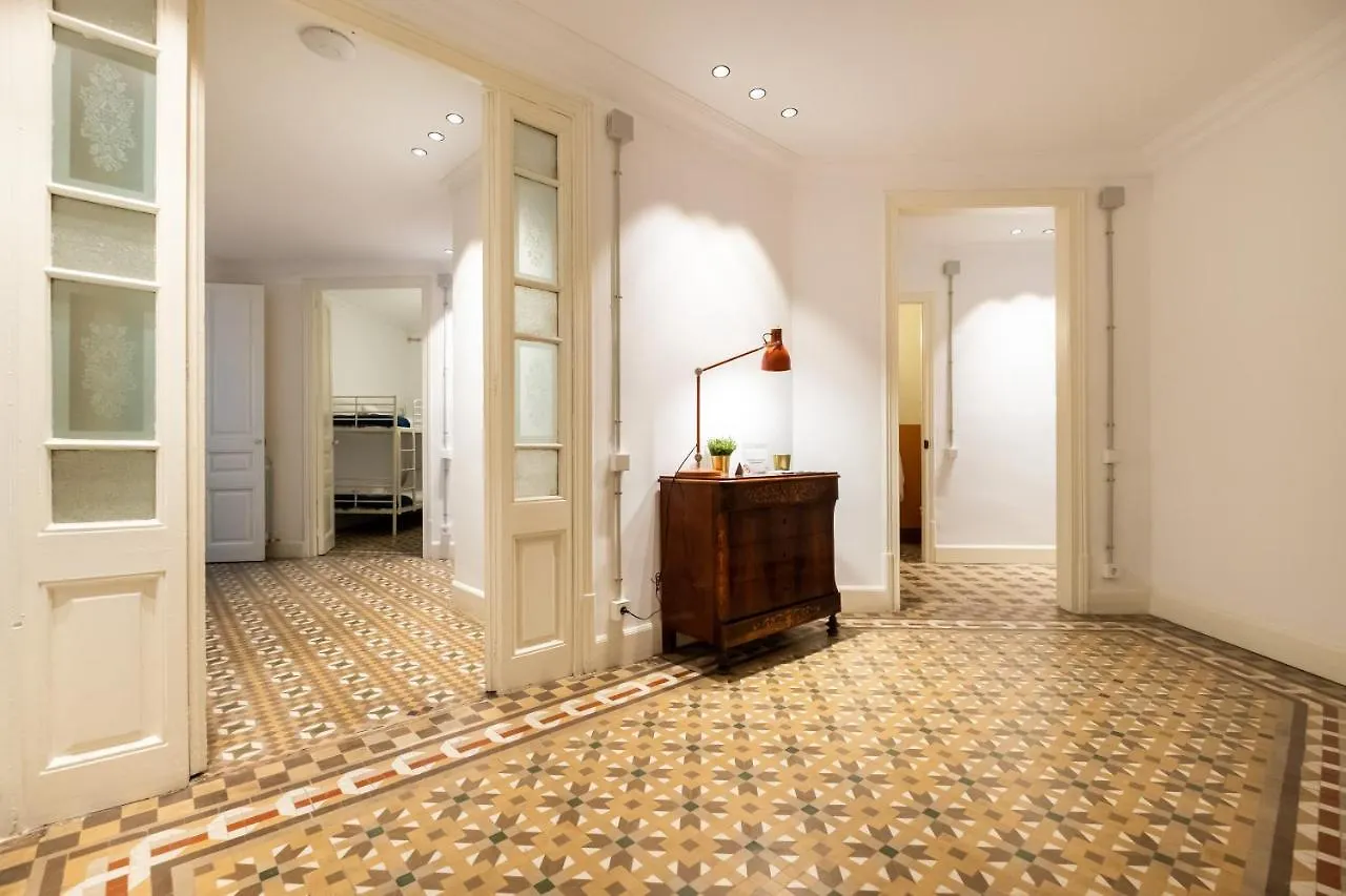 Modernist Apartment For Large Groups In Eixample Barcelone