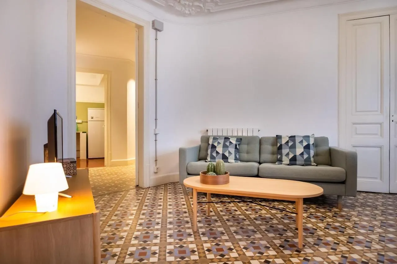 Modernist Apartment For Large Groups In Eixample Barcelone