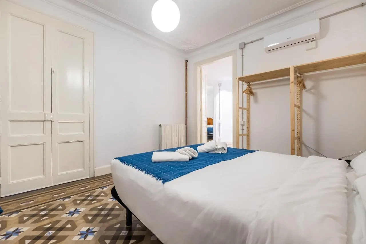Modernist Apartment For Large Groups In Eixample Barcelone