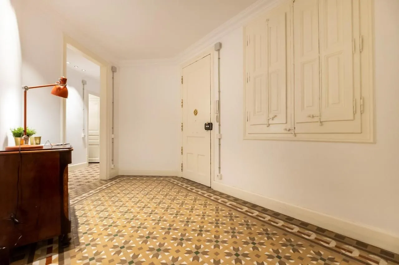 Modernist Apartment For Large Groups In Eixample Barcelone
