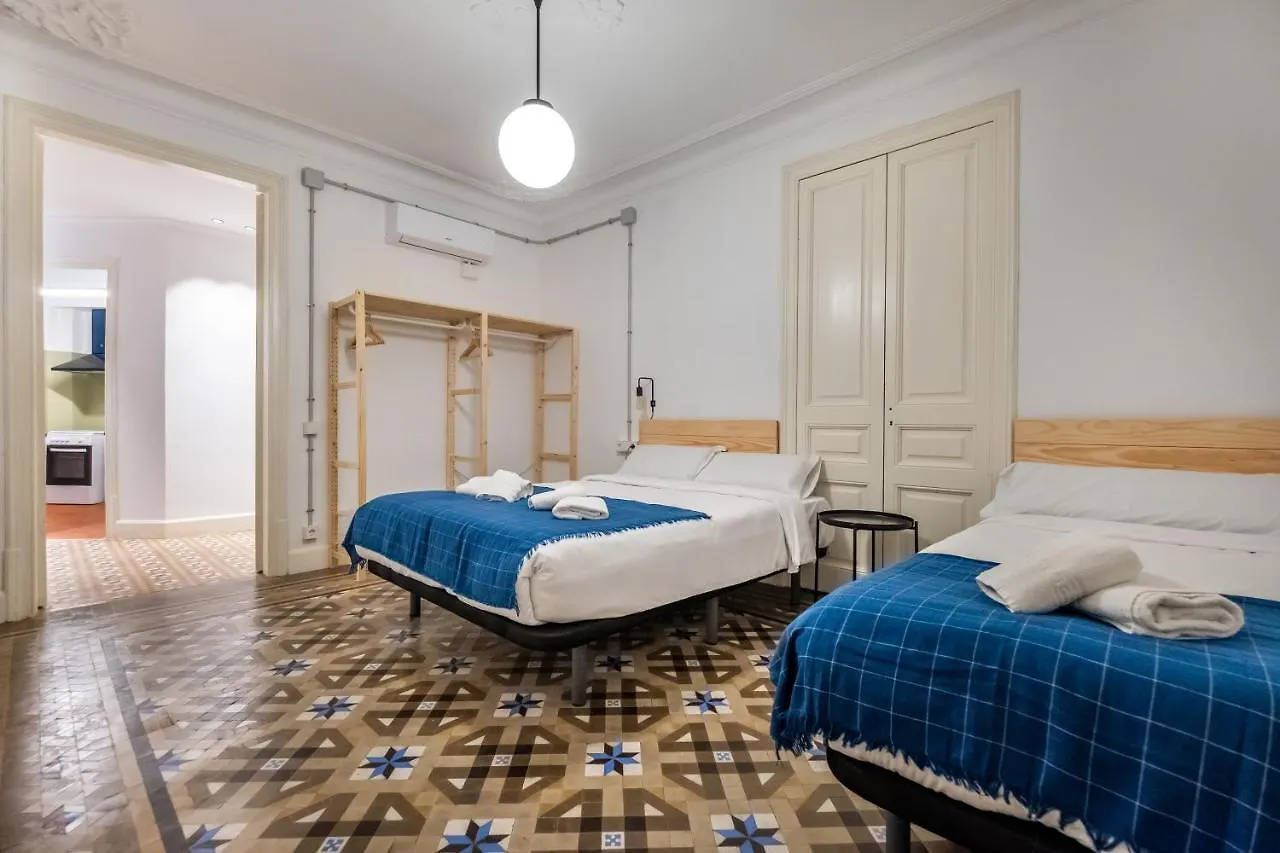 Modernist Apartment For Large Groups In Eixample Barcelone