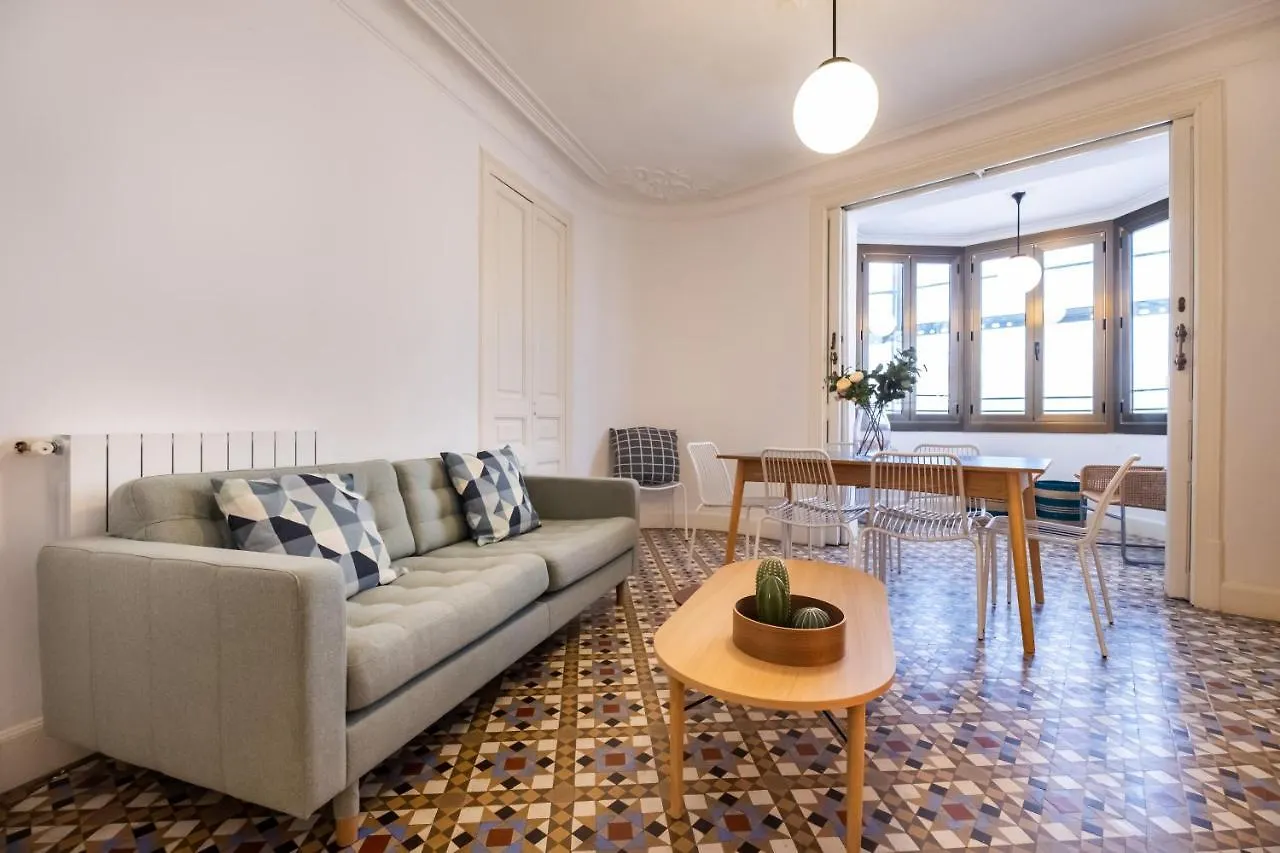 Modernist Apartment For Large Groups In Eixample Barcelone