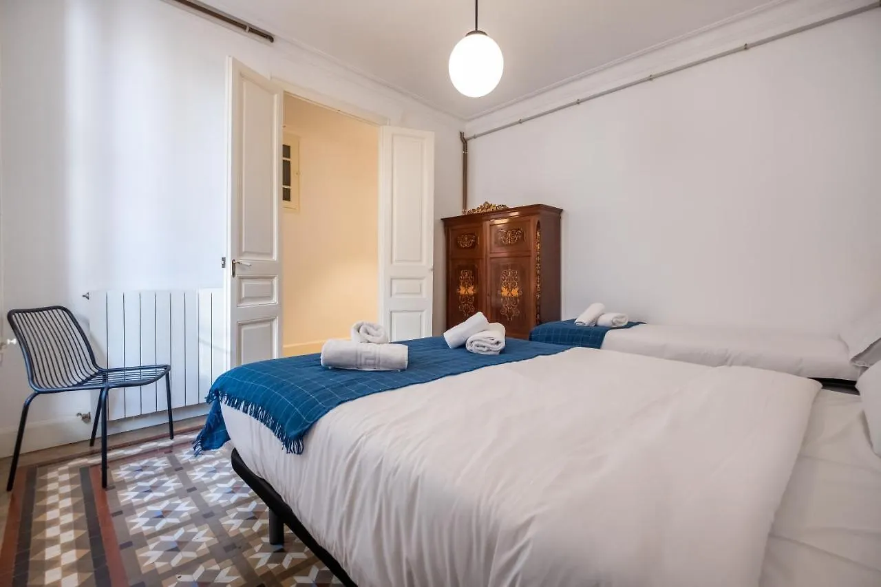Modernist Apartment For Large Groups In Eixample Barcelone
