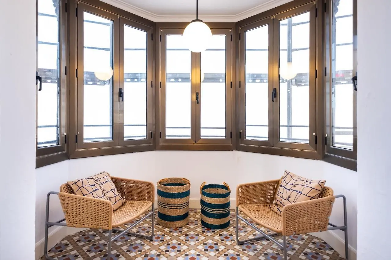 B42 - Modernist Apartment For Large Groups In Eixample Barcelona 0*,  España